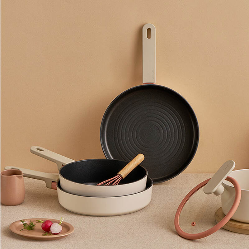 Suit Bric Multipan, Frypans Ivory - 3 sizes (22cm, 24cm, 26cm) image number null